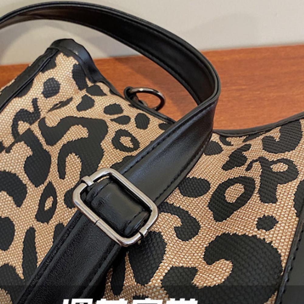 Tote Bag with Tassel Detail N182